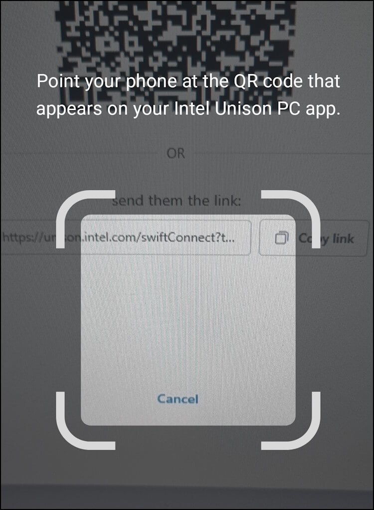 סרקו עם הסמארטפון את קוד ה- QR המופיע באפליקציית Intel Unison שמותקנת במחשב