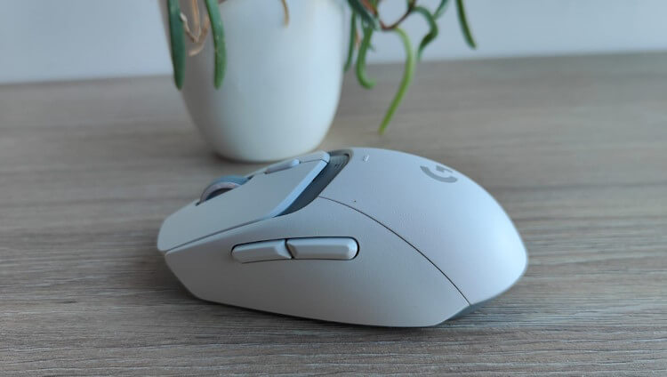 ל- Logitech G309 Lightspeed יש עיצוב מרשים ואלגנטי