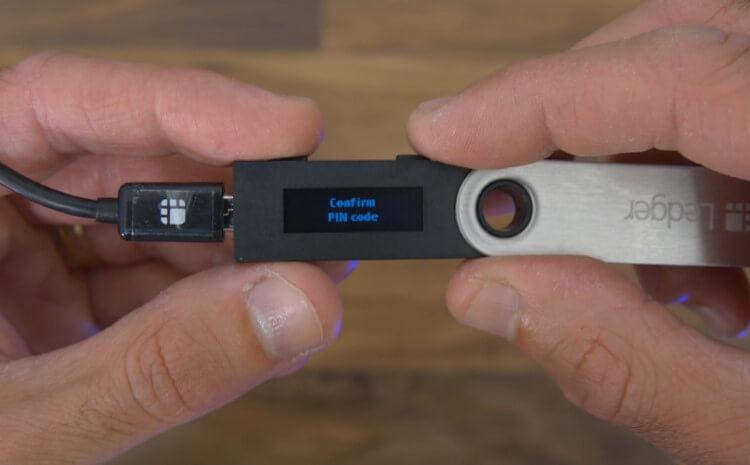 אישור קוד סודי בארנק Ledger Nano S