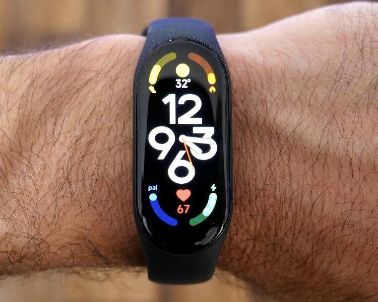 מסך AMOLED איכותי המציג צבעים מדוייקים Mi Smart Band 7