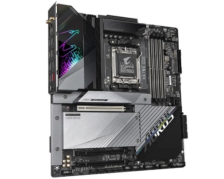 לוח האם X670E Aorus Master