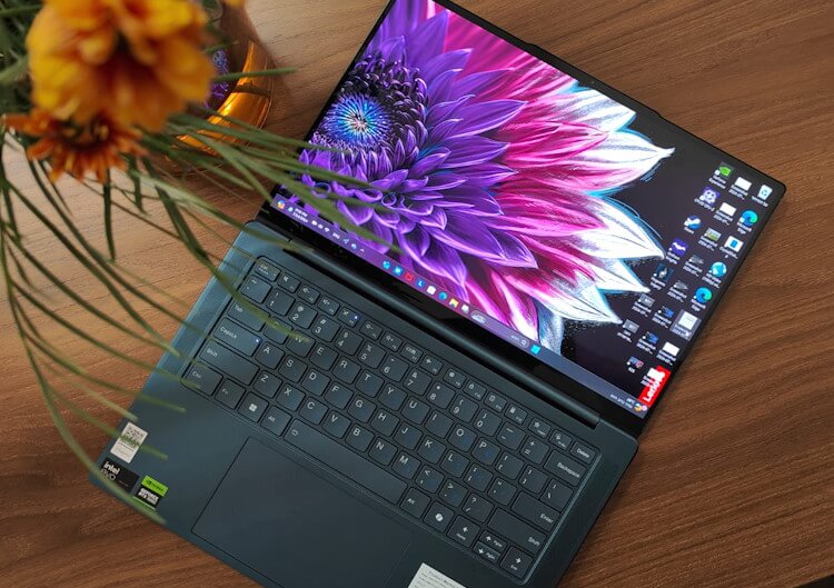 ל- Lenovo Yoga Pro 7 יש מסך OLED המציג צבעים מדוייקים